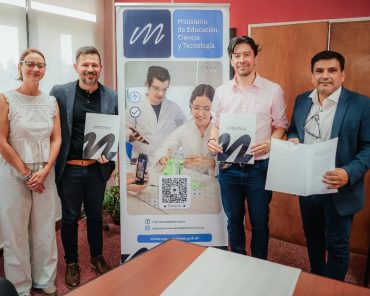 Firma de convenio colaborativo entre el Ministerio de Educación, el SPEPM, el CGE y el IAAviM